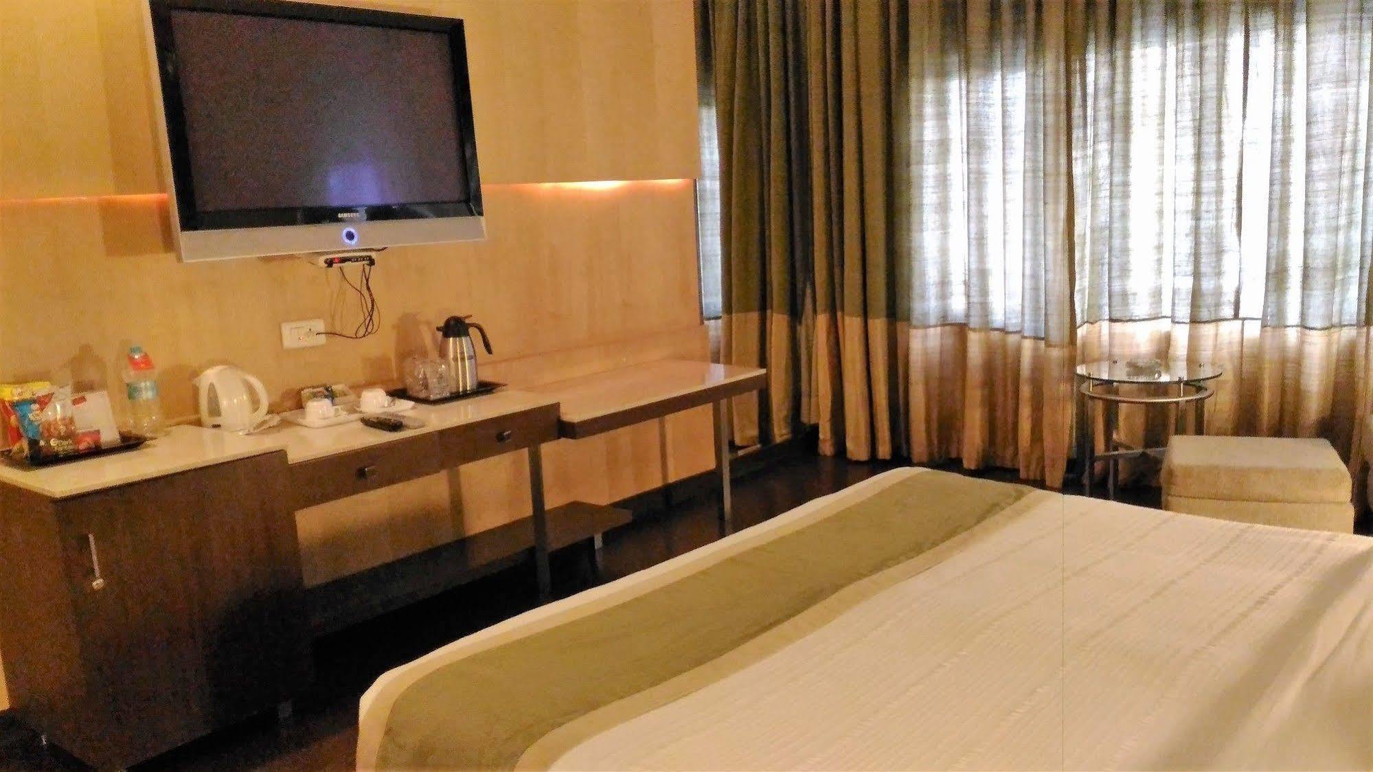 Hotel Taj Tristar 3*
